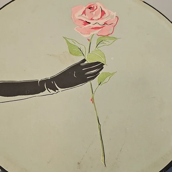 Mid-century Vintage Hat Box with Rose Design On Yop. French display picture 2